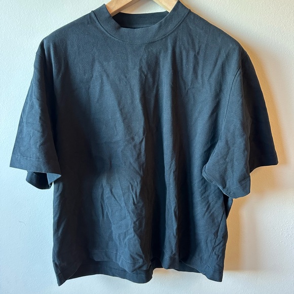 Abercrombie & Fitch Other - Abercrombie & Fitch Black Cropped Fit Short Sleeve Tee